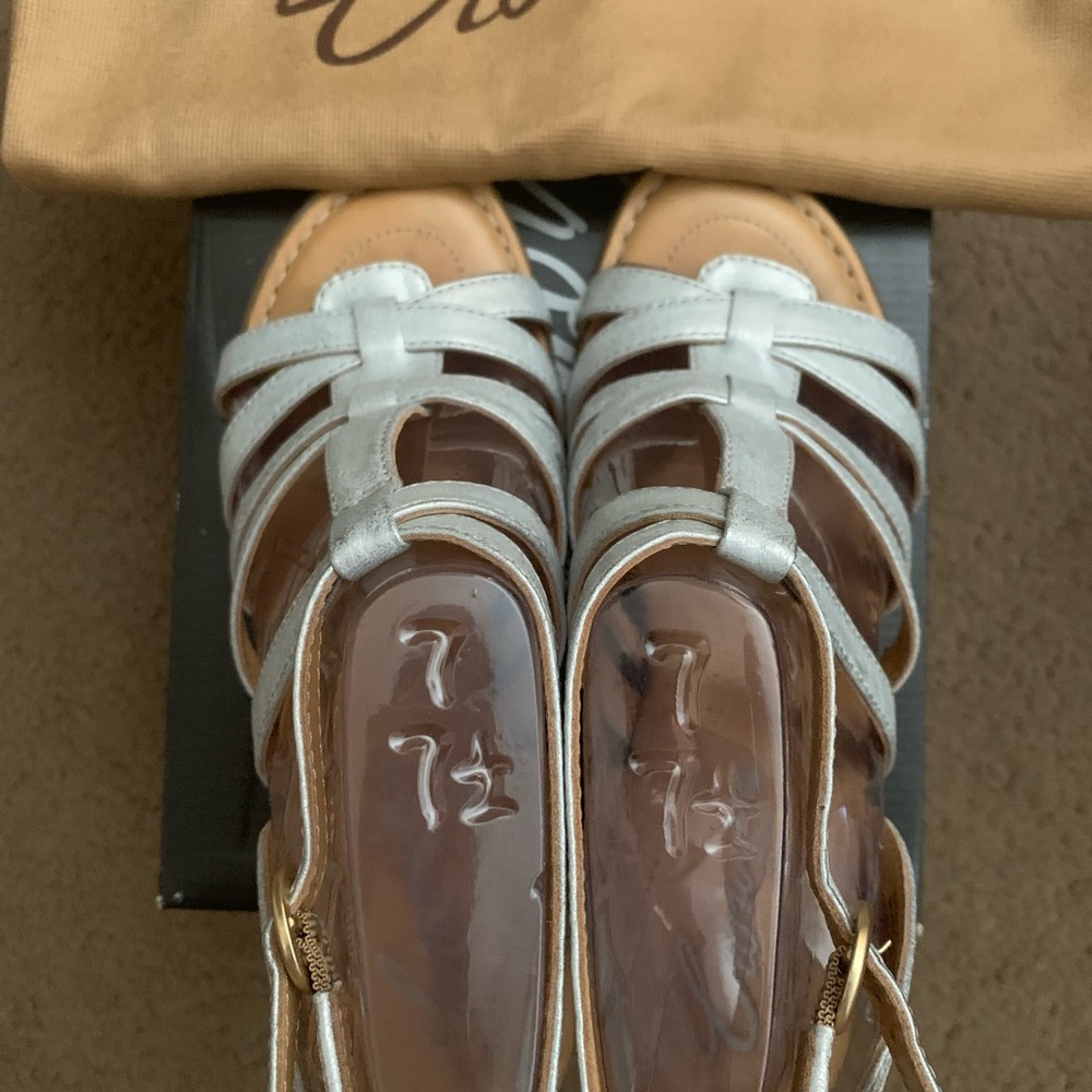 Women’s dress sandals